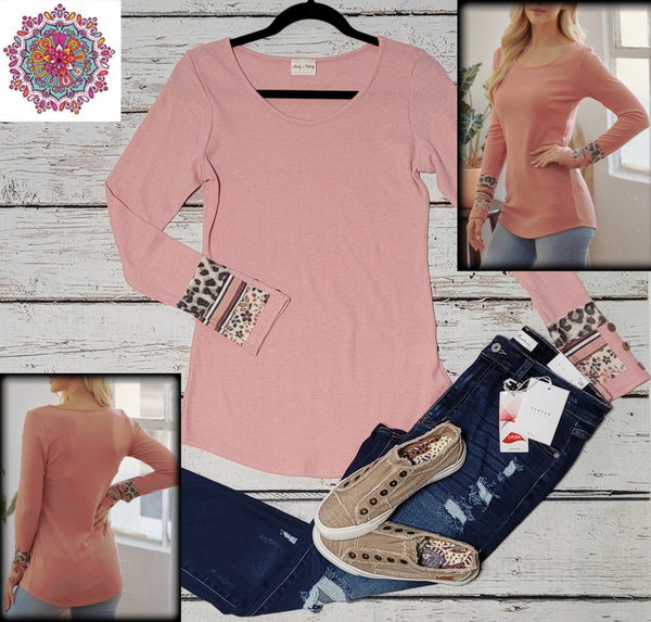 Long sleeve with cuff print and button detail